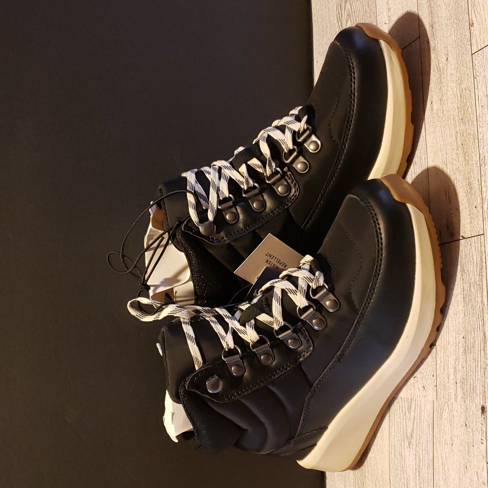 Universal Thread Black Lace-Up Boots Size 5 - New